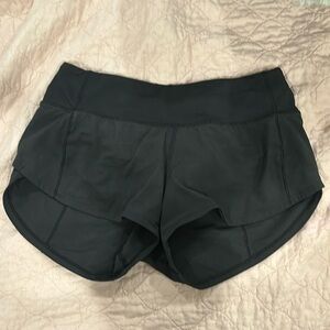 Lululemon Speed Up Low-Rise Lined Short 2.5" - Size 2